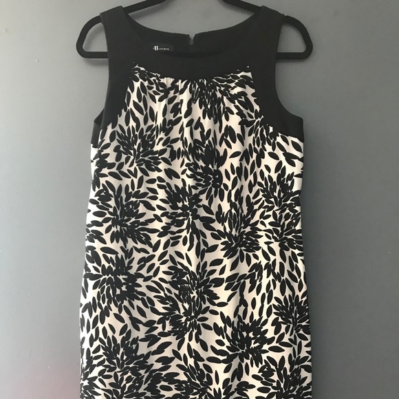 Black and White Knee Dress - Picture 2 of 2